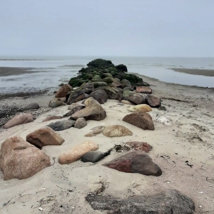 Steinbuhne am Strand von Föhr – WEG-Verwaltung der Anker Hausverwaltung